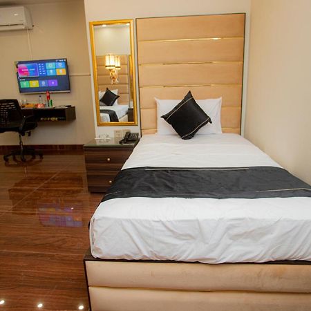 Hotel White Season Gulberg 拉合尔 外观 照片
