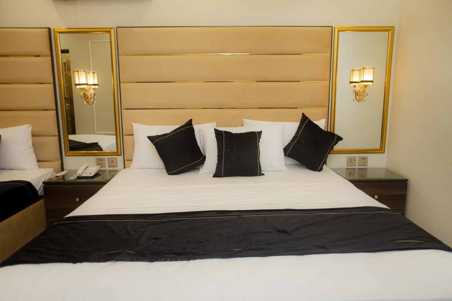 Hotel White Season Gulberg 拉合尔 外观 照片
