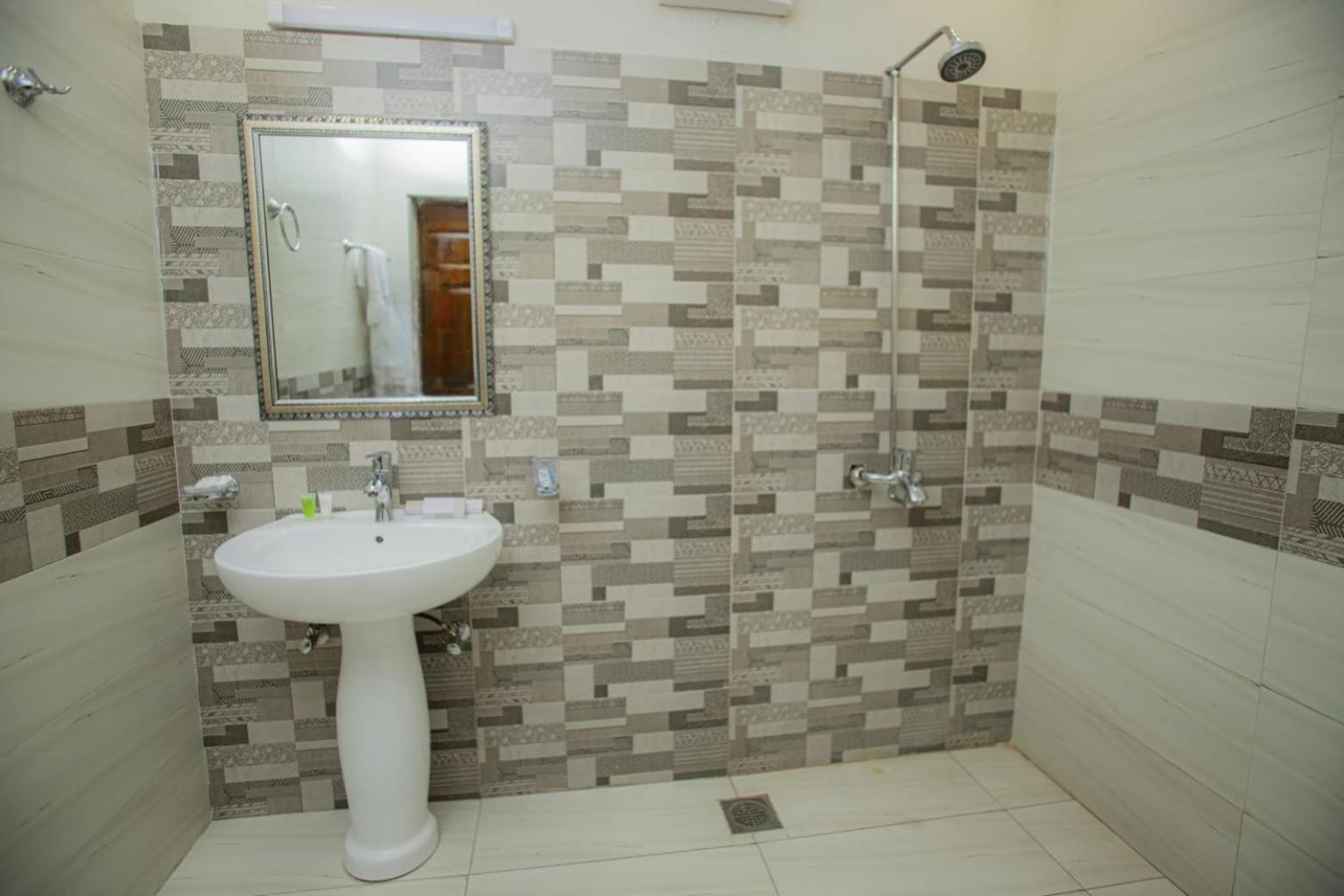 Hotel White Season Gulberg 拉合尔 外观 照片
