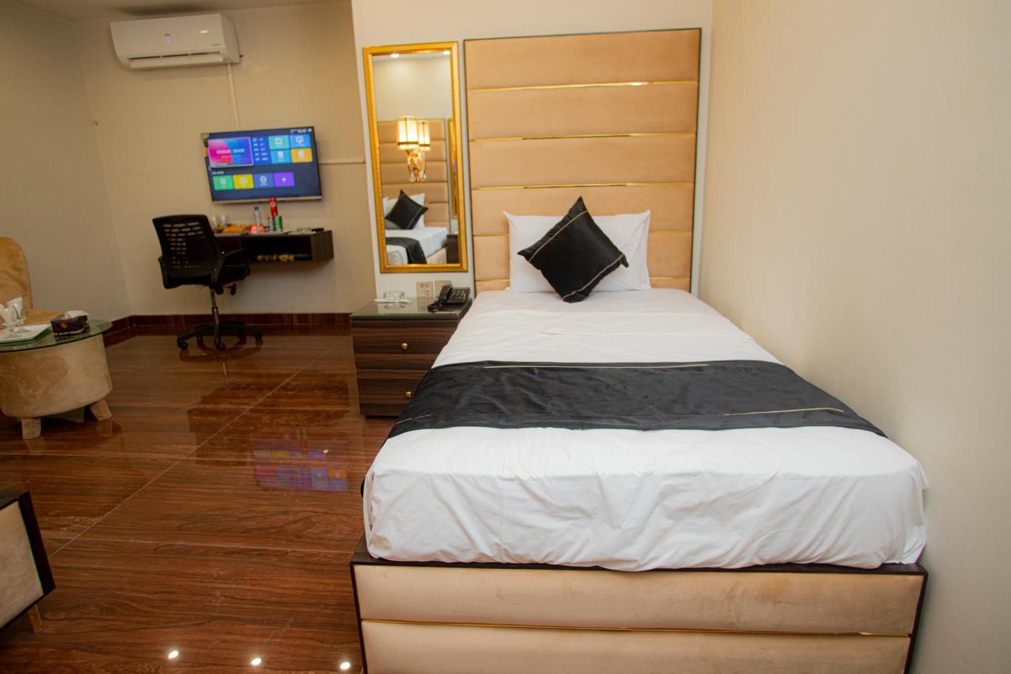 Hotel White Season Gulberg 拉合尔 外观 照片