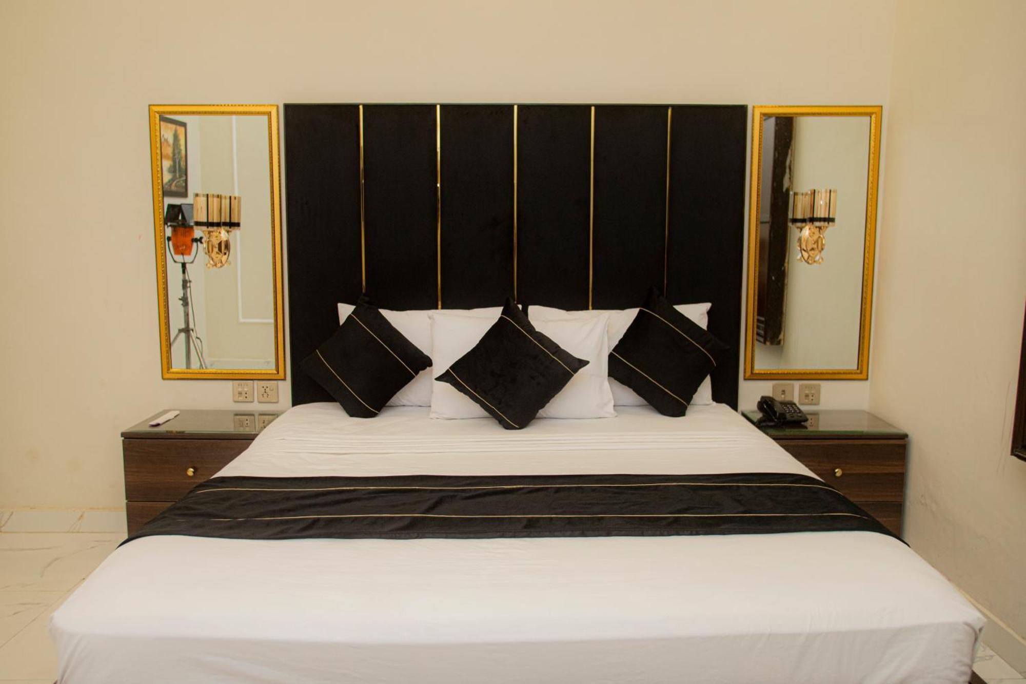 Hotel White Season Gulberg 拉合尔 外观 照片
